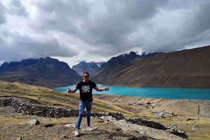 Exclusive Ausangate Paradise: Untouched Lagoons & Thermal Waters