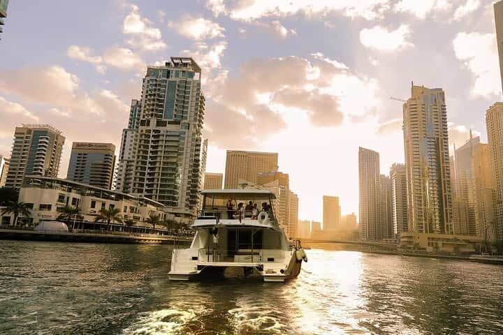 Dubai (Marina Luxury Yacht) Tour with Breakfast