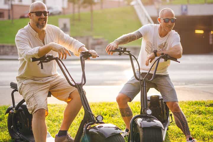 Private Stag Do Tour: Fun E-Scooter Ride with Games in Budapest