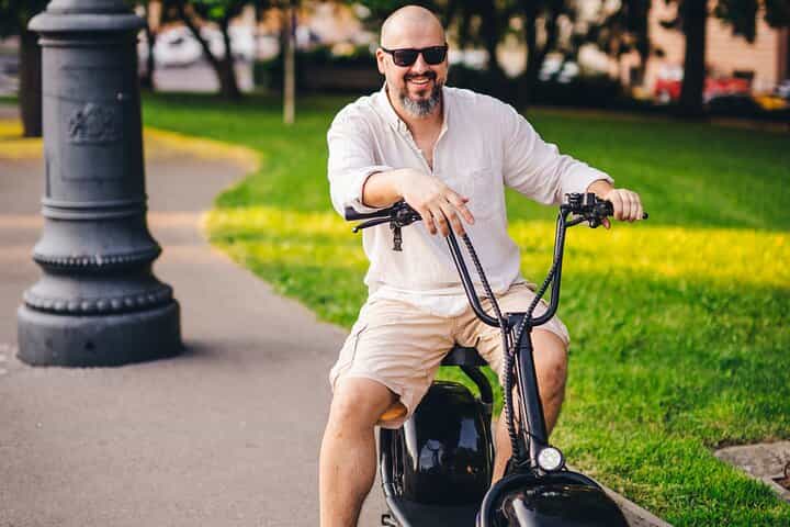 Private Stag Do Tour: Fun E-Scooter Ride with Games in Budapest
