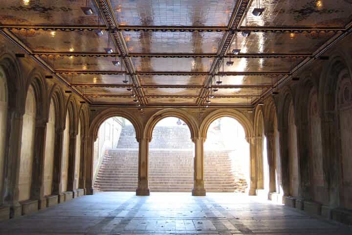 סיור רגלי פרטי בניו יורק: היסטוריה של סנטרל פארק וסודות נסתרים.