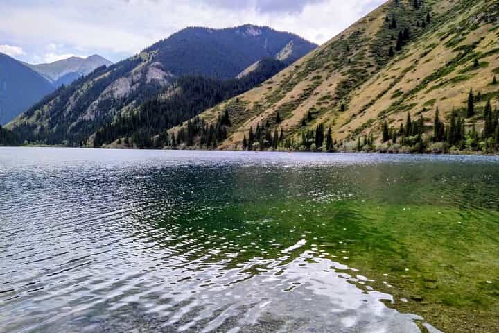טיול יום לאגם קולה סאי / קאינדי / קניון צ'ארין (בחרו 2 מתוך 3 הנופים)