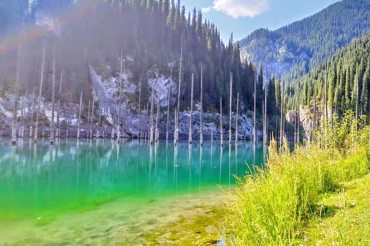 טיול יום לאגם קולה סאי / קאינדי / קניון צ'ארין (בחרו 2 מתוך 3 הנופים)