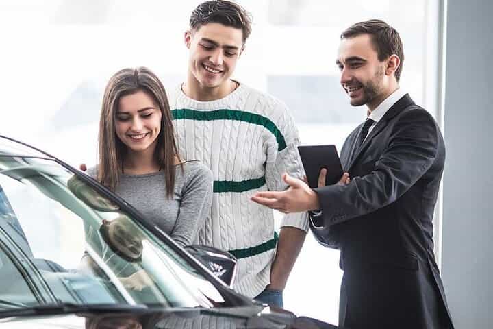 רכב פרטי ליום מלא עם נהג בדובאי