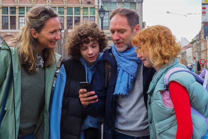 Discover the Secrets of Madrid while playing!