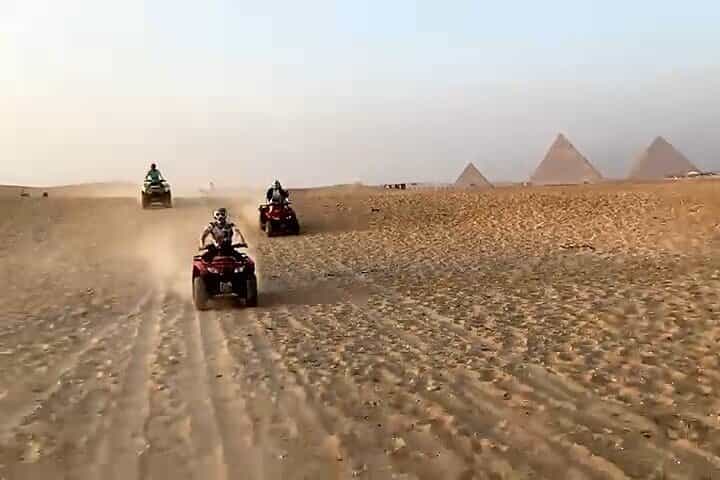 סיור חצי יום בפירמידות גיזה, ספינקס עם רכיבת ATV בשקיעה