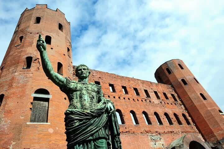 טורינו: סיור הליכה פרטי בעיר עם טעימות חנות שוקולד.