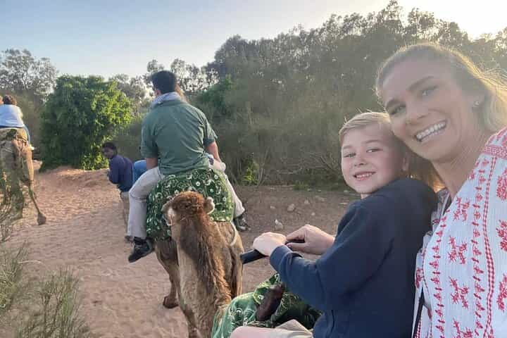 טיול גמלים אגאדיר עם שקיעת שמש וארוחת ערב ברביקיו.