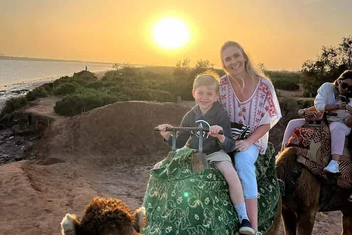 טיול גמלים אגאדיר עם שקיעת שמש וארוחת ערב ברביקיו.