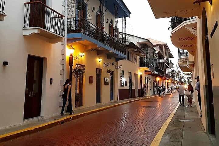 Panama 2 days / 1 night : hotel, transfers and city tour