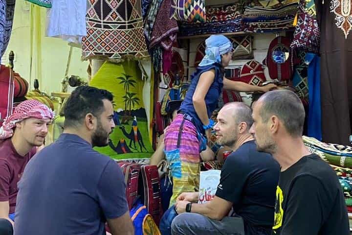 סיור הליכה באקבה: היסטוריה, תרבות ואוכל