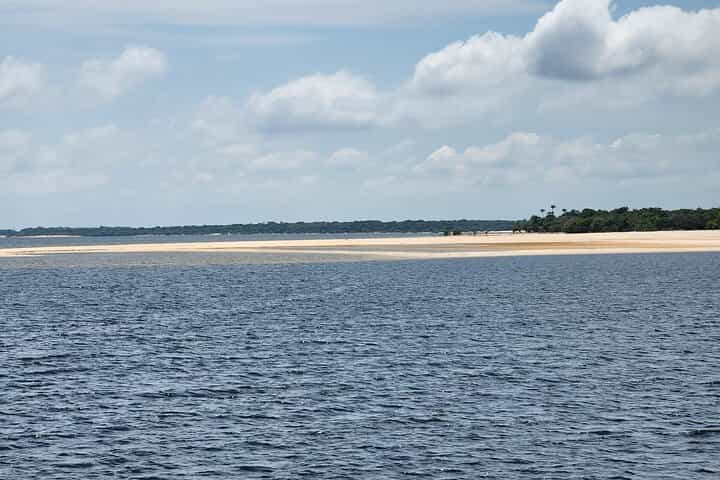 שיט בסירות לחופי הטפאג'וס.