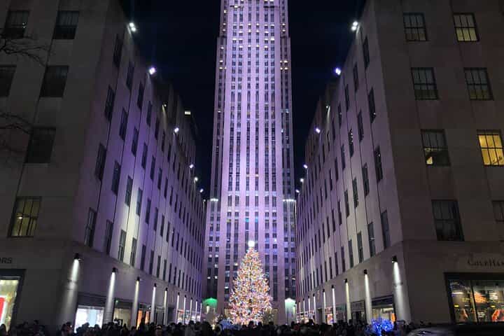 אורות ואטרקציות חגיגיים עם אמנות