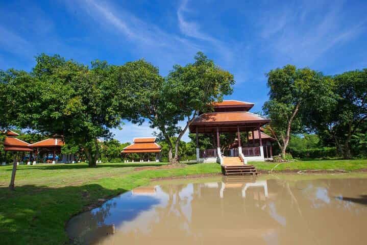 קורס בישול בוקר בפביליון המסורתי עם גן יפה - צ'יאנג מאי.