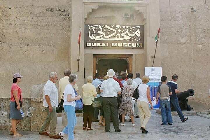 חבילת טריו דובאי: סיור בעיר, ספארי במדבר ושיט דאו