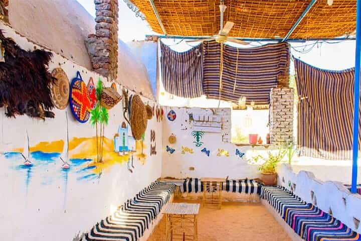 כפר נובי וגן בוטני באמצעות סירה מנועית סיור פרטי