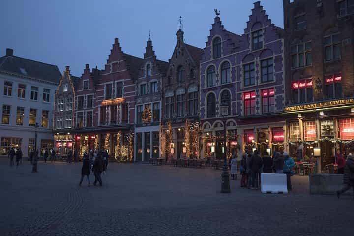 Christmas Magic in Bruges – Private Walk & Hot Chocolate
