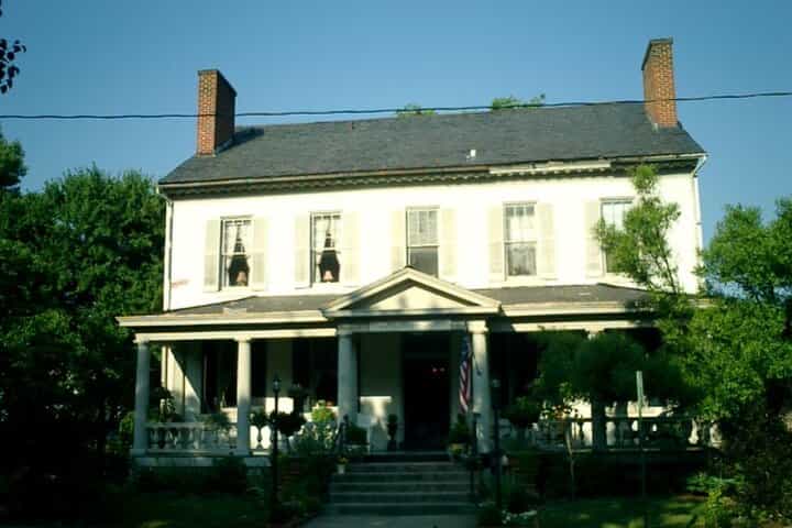 Virginia: Ghosts of Fredericksburg Self-Guided Walking Audio Tour