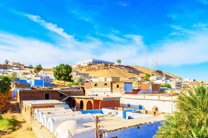 כפר נובי וגן בוטני באמצעות סירה מנועית סיור פרטי