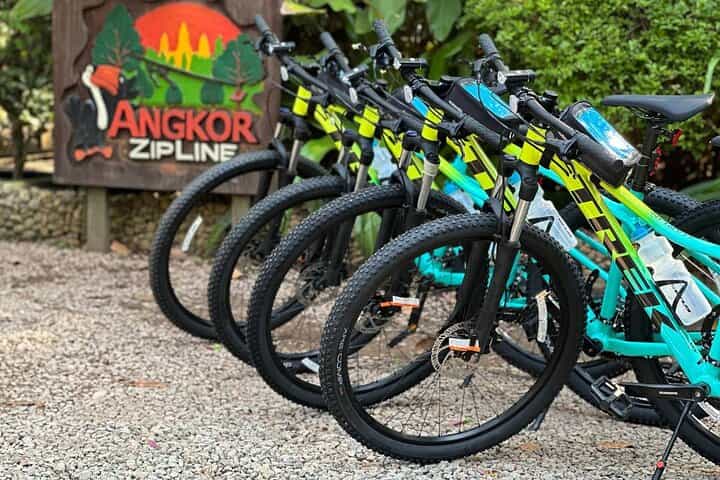 סיור אופניים של יום מלא בסיאם ריפ עם חוטי ZIP