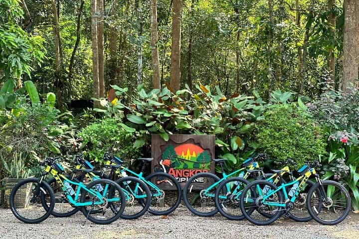 סיור אופניים של יום מלא בסיאם ריפ עם חוטי ZIP