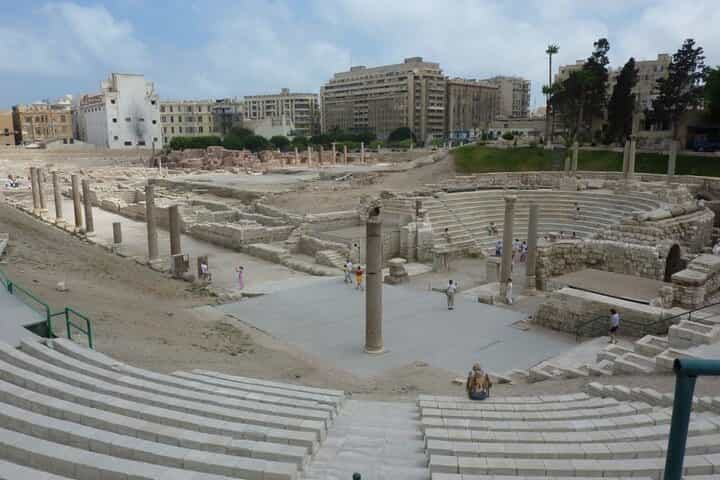 סיור יומי באלכסנדריה ממלונות, שדות תעופה ונמלים של אלכסנדריה