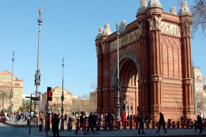 איתן וסיפורי אל בורן: סיור אודיו עצמאי.