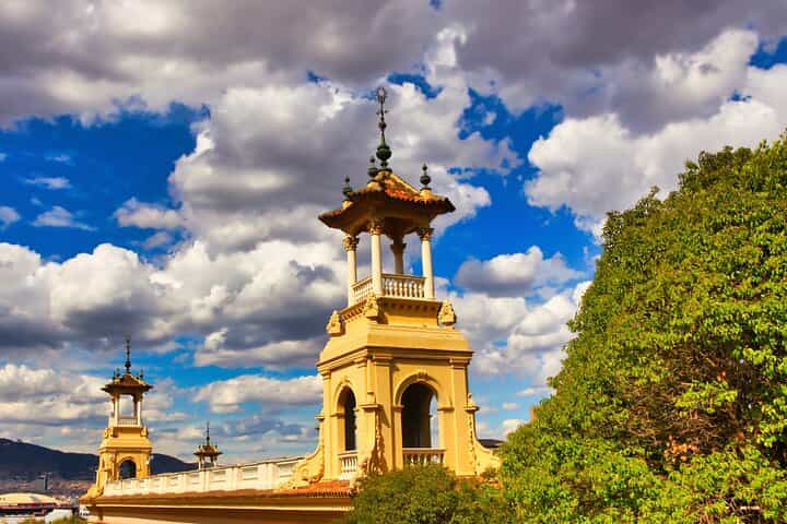 סיור במבצר מונטג'ויק עם רכבל ודילוג על התור
