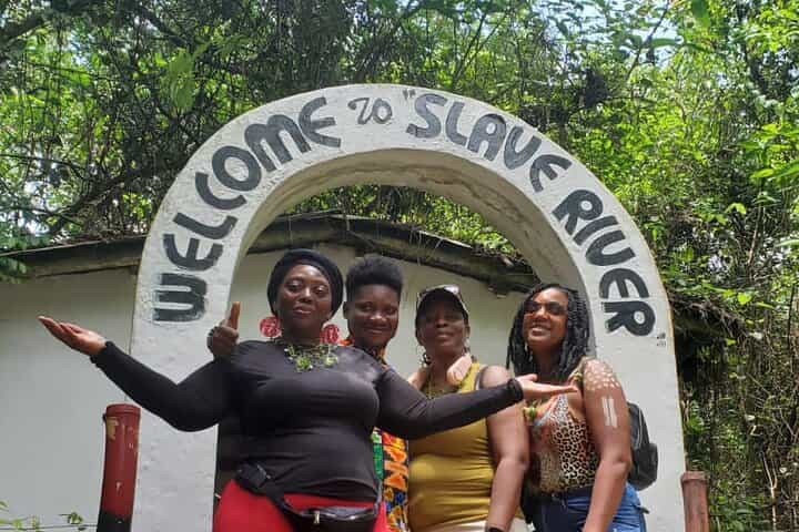 עקרא לאסין מנסו נהר העבדים, היסטוריה שחורה והרפתקה גדולה