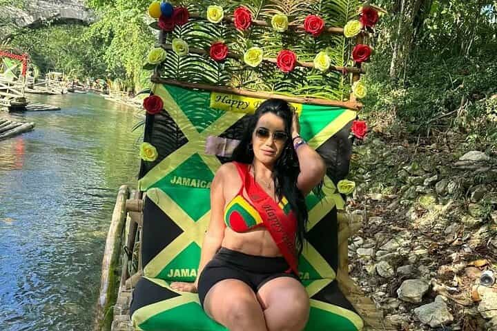 חתירה בסירה מקנה עם מסאז' ידיים ורגליים מאבן גיר ממונטגו ביי