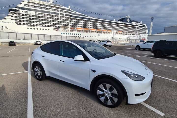 Private tour of Marseille and Cassis on Tesla city tour 5H