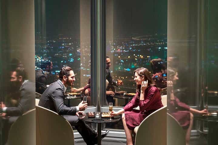 בורג' חליפה "סקאי לאונג'" עד קומה 154 עם ארוחה קלה