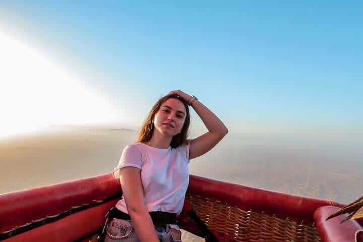 סיור בלון אוויר חם בדובאי עם ארוחת בוקר, רכיבת גמלים והעברה