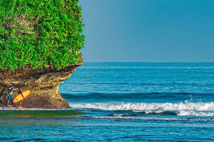 פעילות שיעורי גלישה פרטיים למשך 3 ימים בבאלי, אינדונזיה