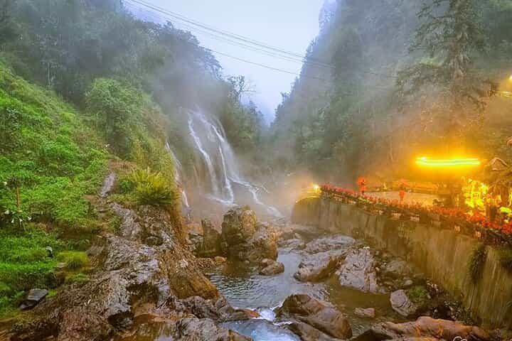 סיור פרטי למפלים, טיולים וכפרים שבטיים מסאפה