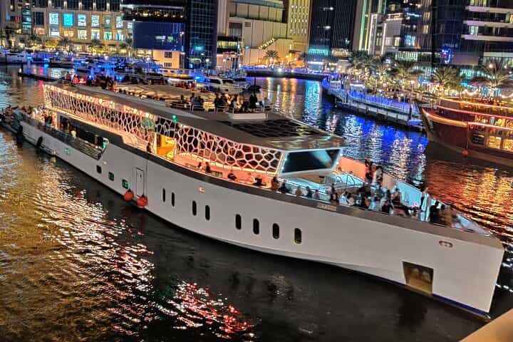 Dubai Mega Yacht Dinner Cruise – Skyline & Entertainment