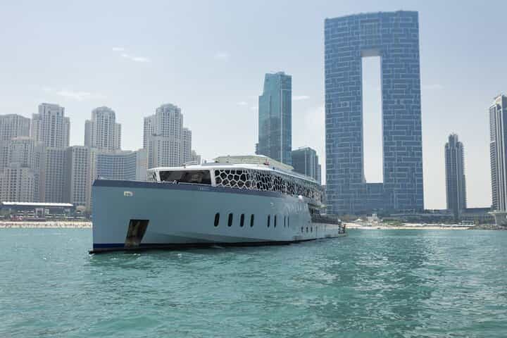 Dubai Mega Yacht Dinner Cruise – Skyline & Entertainment