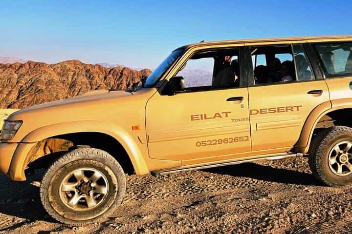 מסלול ג'יפים וטיול רגלי ק.private בן חצי יום בקניון האדום