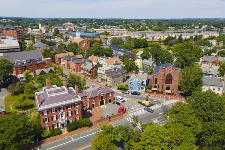 Private Walking Tour: Spooky Legends of Salem with Pro Guide