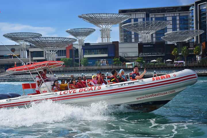 סירות האהבה דובאי בנסיעה מהירה של 90 דקות