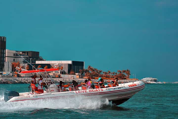 סירות האהבה דובאי בנסיעה מהירה של 90 דקות