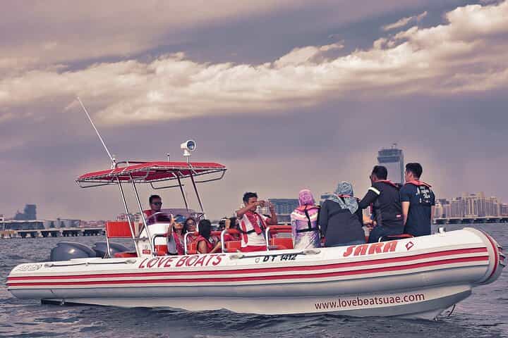 סירות האהבה דובאי בנסיעה מהירה של 90 דקות