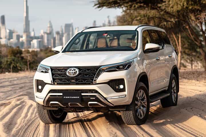 10 שעות רכב פרטי עם נהג בדובאי