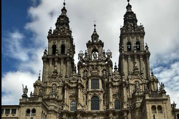  The Camino Walk &Santiago de Compostela Private SHORE Tour 