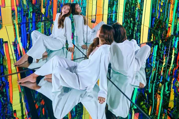 סיור פרטי ל AYA Universe וכיכר הנסים של דובאי עם העברה