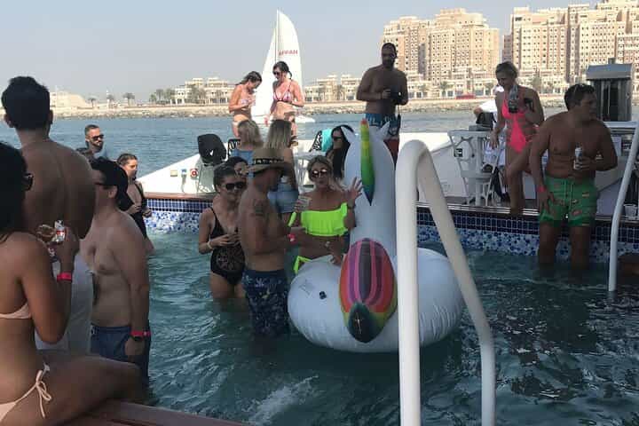 שיט ארוחת ערב על יאכטת לוטוס מגה עם כרטיסי VIP והעברה פרטית