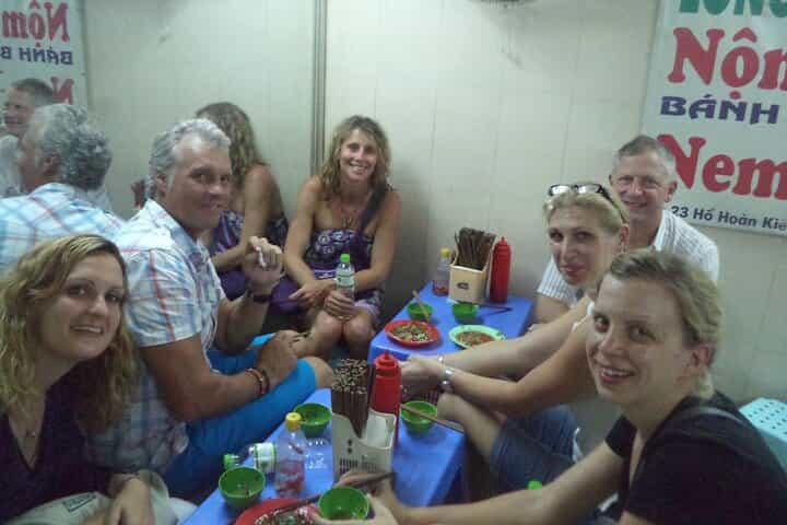 סיור הליכה בשוק האוכל של האנוי