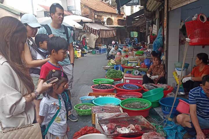 סיור הליכה בשוק האוכל של האנוי