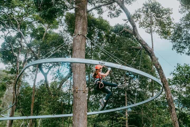 חווית Vientiane Sky Luge ו-Roller Zipline