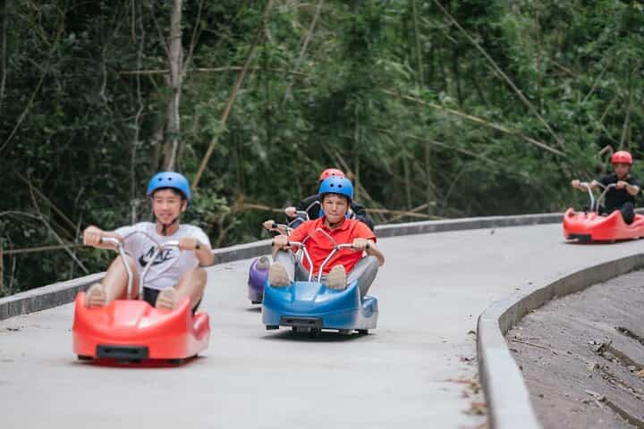 חווית Vientiane Sky Luge ו-Roller Zipline